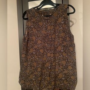 Lightweight bus casual blouse w/floral leaf sits below belly button Olive green.